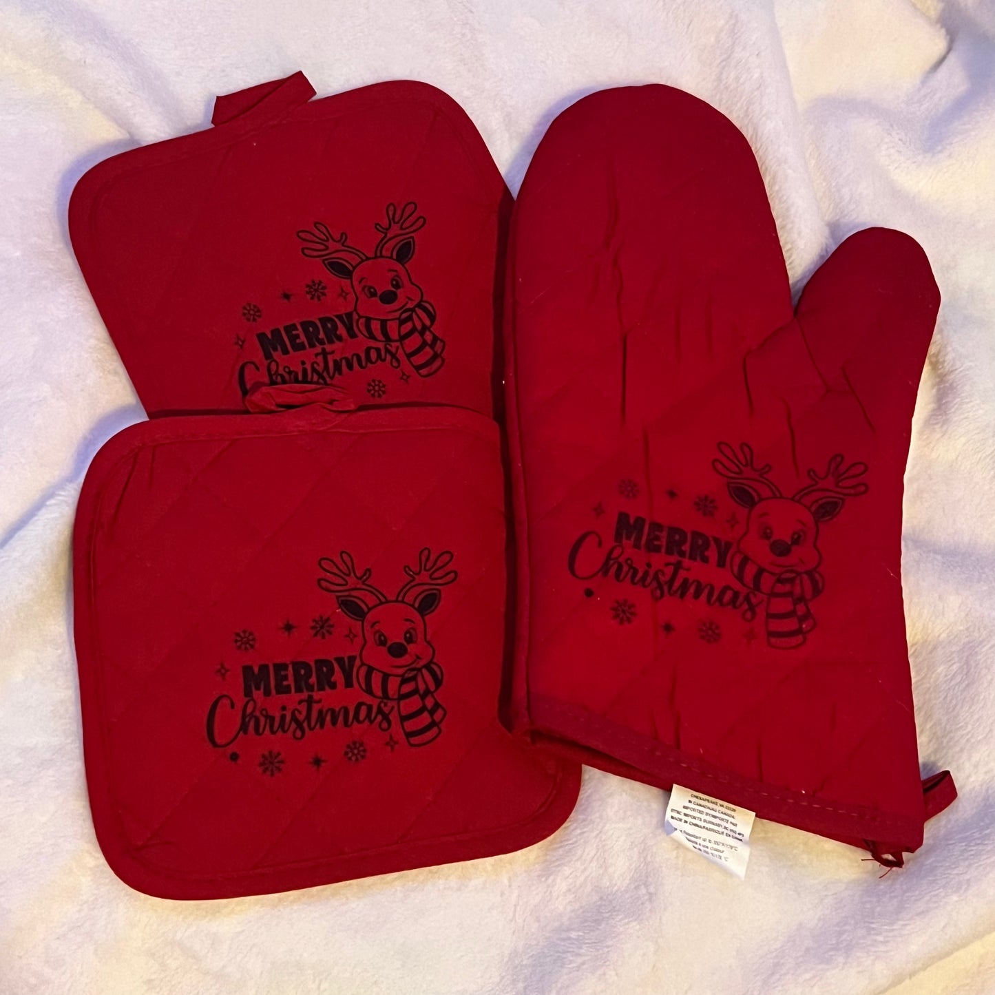 Merry Christmas Reindeer Red Oven Mitt & Pot Holder Set