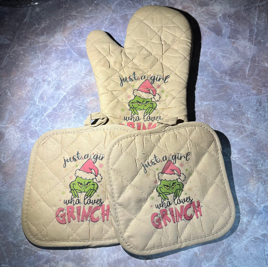 Just A Girl Who Loves Grinch Oven Mitt & Pot Holder Set